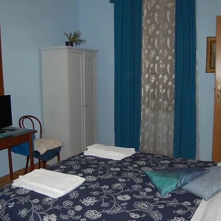 卡萨克莱奥酒店 招待所 2*